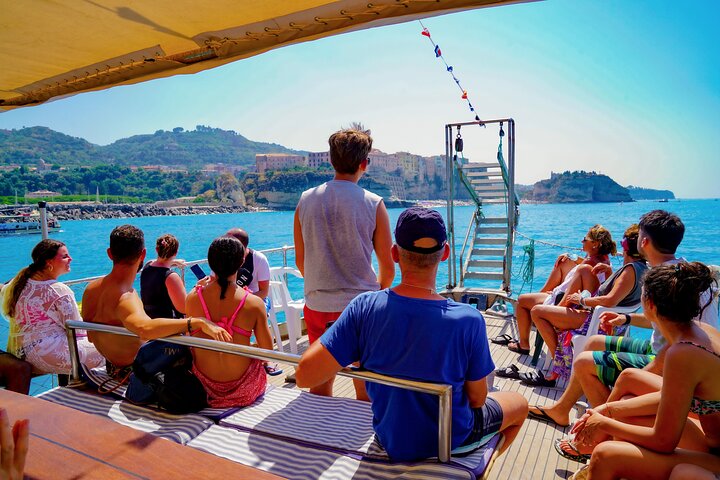 Båttur langs Costa degli Dei, utforsking av grotter og strender nær Tropea, Italia, foto 18 | wizardtrip