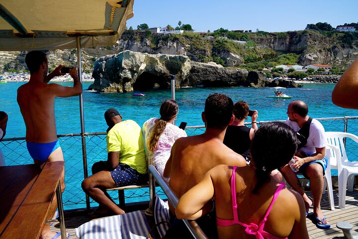 Båttur langs Costa degli Dei, utforsking av grotter og strender nær Tropea, Italia, foto 21 | wizardtrip