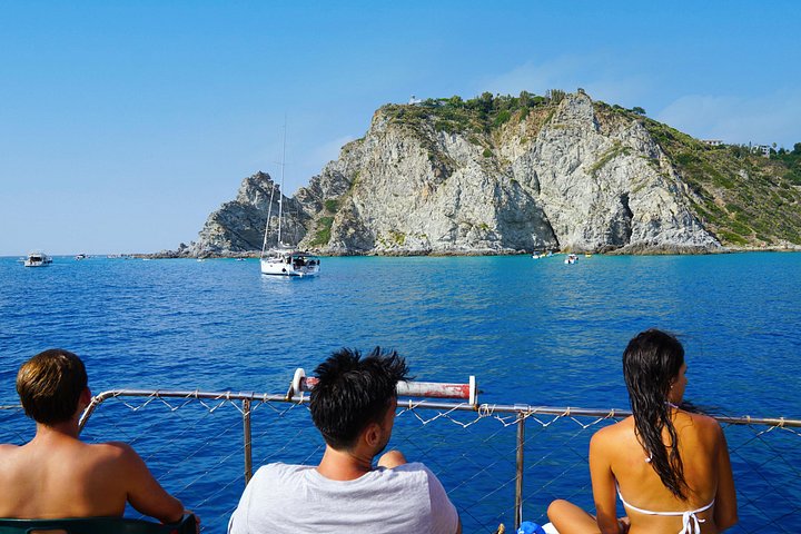 Båttur langs Costa degli Dei, utforsking av grotter og strender nær Tropea, Italia, foto 23 | wizardtrip