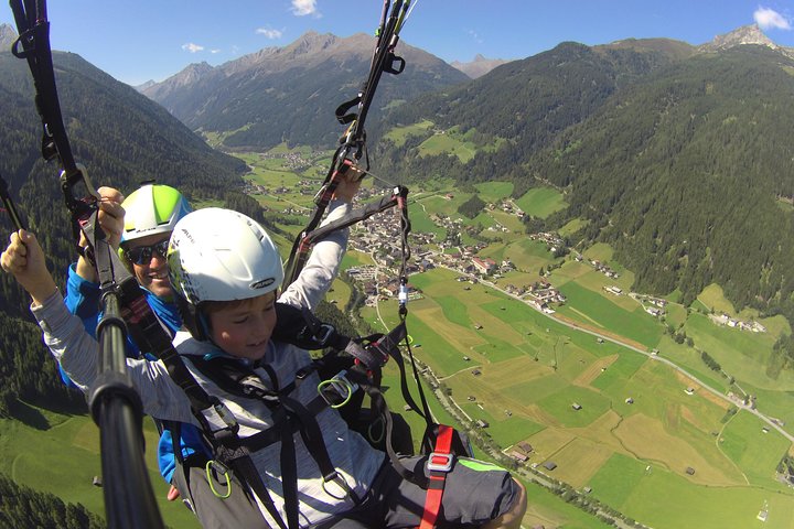 Tandem paragliding-flytur over den naturskjønne Stubai-dalen nær Innsbruck, Østerrike, foto 7 | wizardtrip