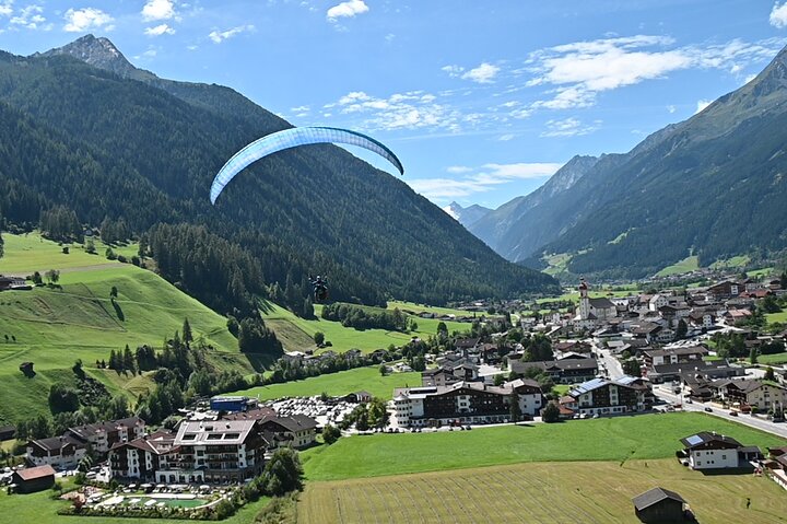 Tandem paragliding-flytur over den naturskjønne Stubai-dalen nær Innsbruck, Østerrike, foto 8 | wizardtrip