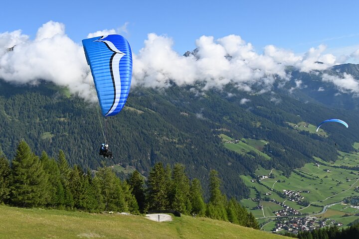 Tandem paragliding-flytur over den naturskjønne Stubai-dalen nær Innsbruck, Østerrike, foto 9 | wizardtrip