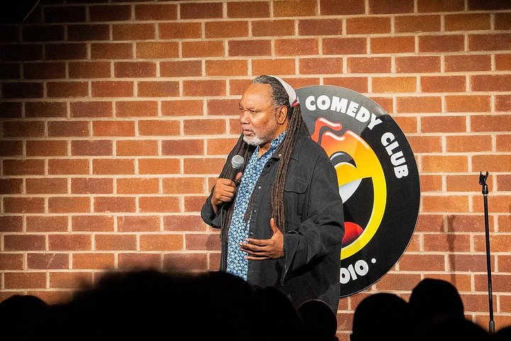 Una animada actuación de comedia en el Hot Water Comedy Club de Liverpool, foto 9 | wizardtrip