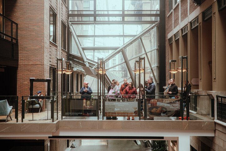 Passeio a pé explorando os locais históricos de Montreal, arte vibrante e cultura local, foto 8 | wizardtrip