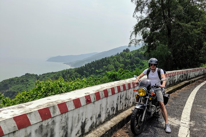Easy Rider motorcykeltur langs Hai Van Pass, Vietnam, med kystlandskaber og lokalliv, foto 8 | wizardtrip