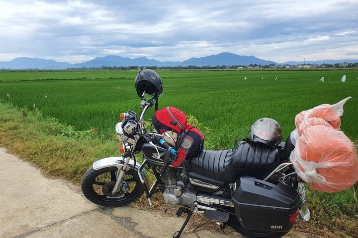 Easy Rider motorcykeltur langs Hai Van Pass, Vietnam, med kystlandskaber og lokalliv, foto 13 | wizardtrip