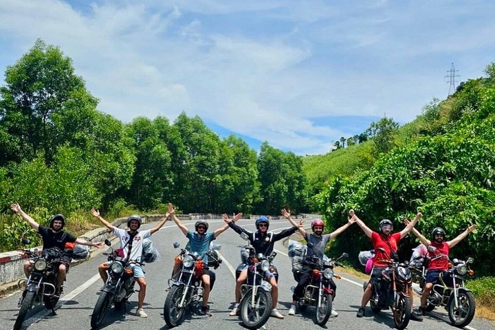 Easy Rider motorcykeltur langs Hai Van Pass, Vietnam, med kystlandskaber og lokalliv, foto 20 | wizardtrip