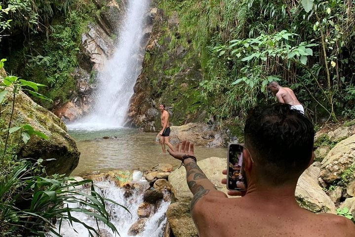 Escursione attraverso lussureggianti foreste nebulari e scoperta di cascate nascoste vicino a Medellín, Colombia, foto 15 | wizardtrip