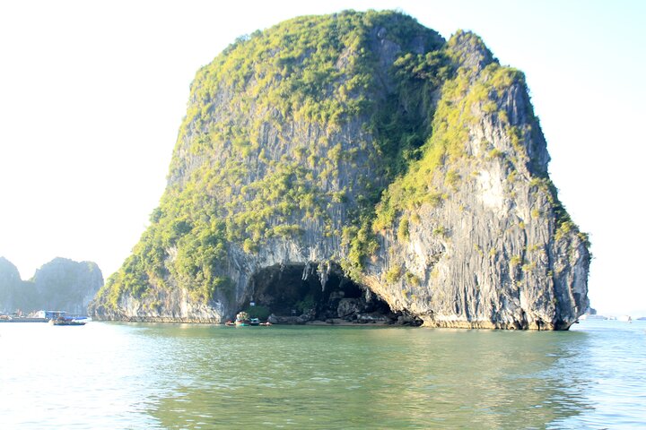 Luxurious 5-star cruise navigating through the stunning limestone karsts of Halong Bay, Vietnam, photo 33 | wizardtrip