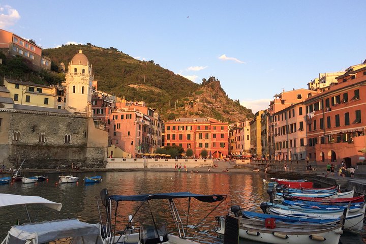 Passeio de barco ao pôr do sol nas Cinque Terre com aperitivo e mergulho perto de Monterosso al Mare, Itália, foto 8 | wizardtrip