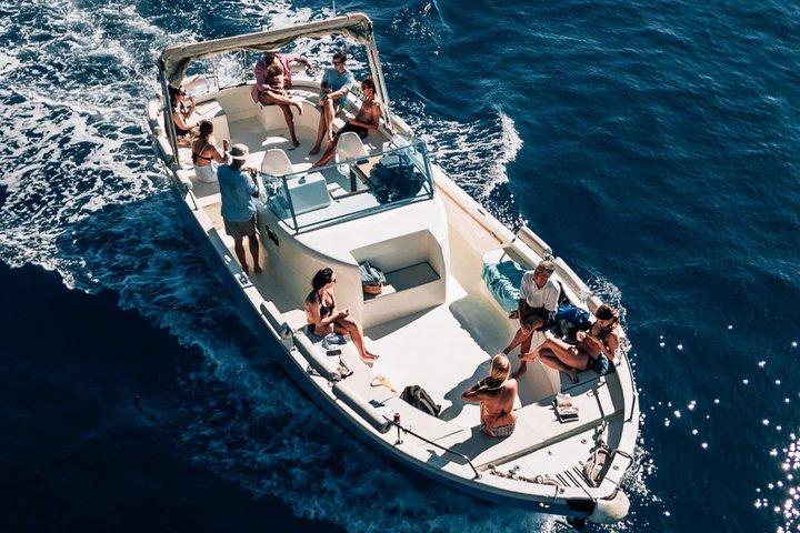 Passeio de barco ao pôr do sol nas Cinque Terre com aperitivo e mergulho perto de Monterosso al Mare, Itália, foto 12 | wizardtrip