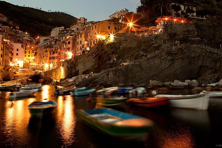 Passeio de barco ao pôr do sol nas Cinque Terre com aperitivo e mergulho perto de Monterosso al Mare, Itália, foto 17 | wizardtrip