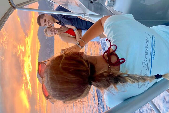 Passeio de barco ao pôr do sol nas Cinque Terre com aperitivo e mergulho perto de Monterosso al Mare, Itália, foto 23 | wizardtrip