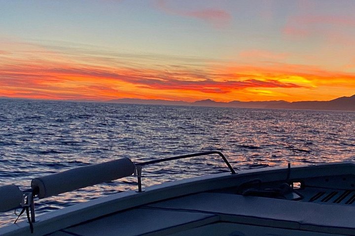 Passeio de barco ao pôr do sol nas Cinque Terre com aperitivo e mergulho perto de Monterosso al Mare, Itália, foto 25 | wizardtrip