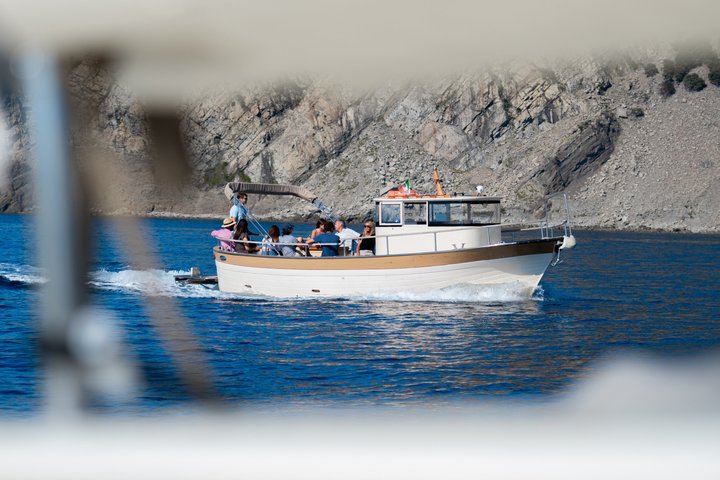 Passeio de barco ao pôr do sol nas Cinque Terre com aperitivo e mergulho perto de Monterosso al Mare, Itália, foto 27 | wizardtrip