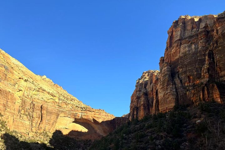 Small group tour exploring the stunning red rock canyons and scenic trails of Zion National Park from Las Vegas, photo 7 | wizardtrip