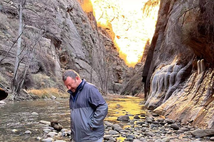Small group tour exploring the stunning red rock canyons and scenic trails of Zion National Park from Las Vegas, photo 8 | wizardtrip