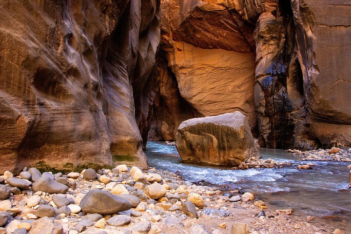 Small group tour exploring the stunning red rock canyons and scenic trails of Zion National Park from Las Vegas, photo 17 | wizardtrip