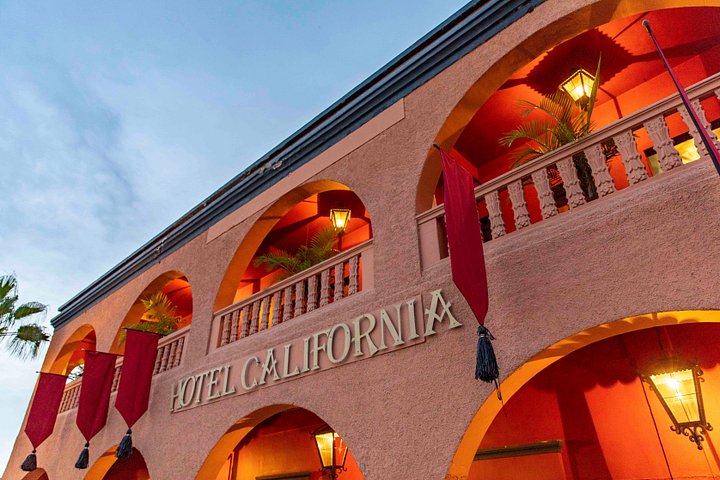 Udforsk den kunstneriske by Todos Santos på en dagstur fra Cabo San Lucas med kultur, historie og lokalt håndværk, foto 6 | wizardtrip