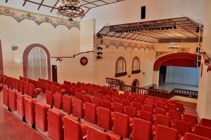 Udforsk den kunstneriske by Todos Santos på en dagstur fra Cabo San Lucas med kultur, historie og lokalt håndværk, foto 9 | wizardtrip