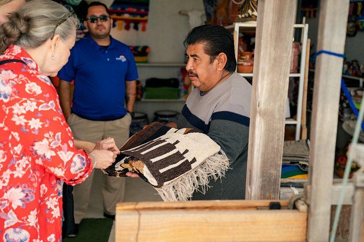 Udforsk den kunstneriske by Todos Santos på en dagstur fra Cabo San Lucas med kultur, historie og lokalt håndværk, foto 17 | wizardtrip