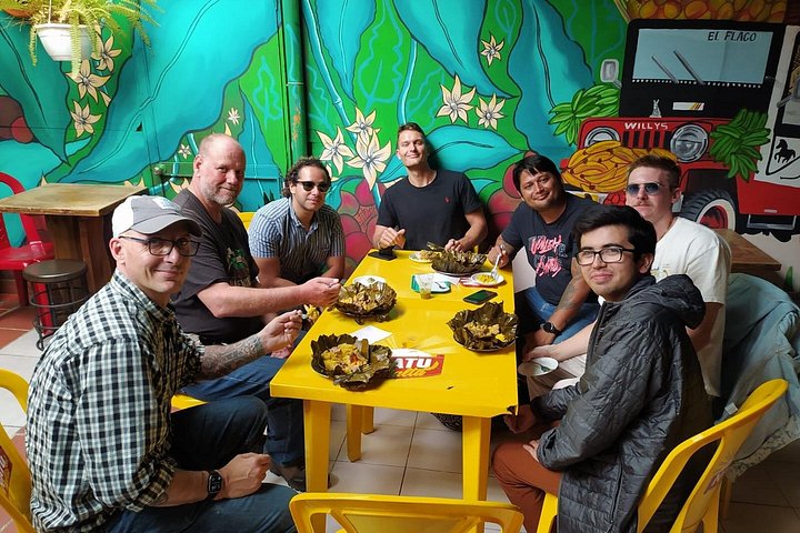 En kulinarisk vandretur i Bogotás La Candelaria, der viser forskellige colombianske retter og kulturel indsigt, foto 17 | wizardtrip