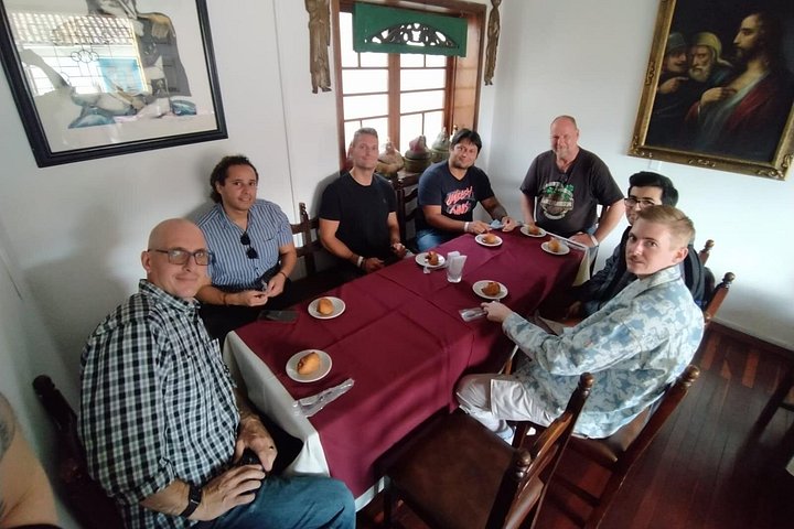 En kulinarisk vandretur i Bogotás La Candelaria, der viser forskellige colombianske retter og kulturel indsigt, foto 19 | wizardtrip