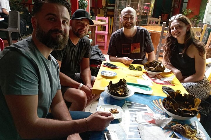 En kulinarisk vandretur i Bogotás La Candelaria, der viser forskellige colombianske retter og kulturel indsigt, foto 26 | wizardtrip