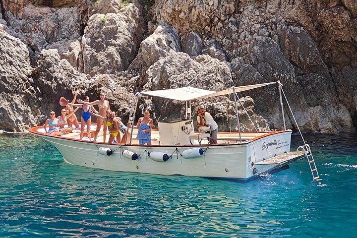 Privé boottocht rond Capri, verken grotten en zwem in helder water, foto 8 | wizardtrip