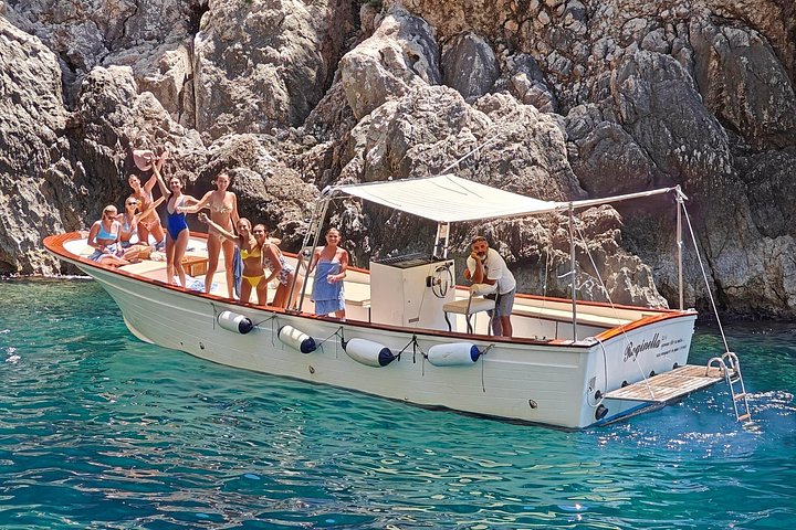 Privé boottocht rond Capri, verken grotten en zwem in helder water, foto 15 | wizardtrip