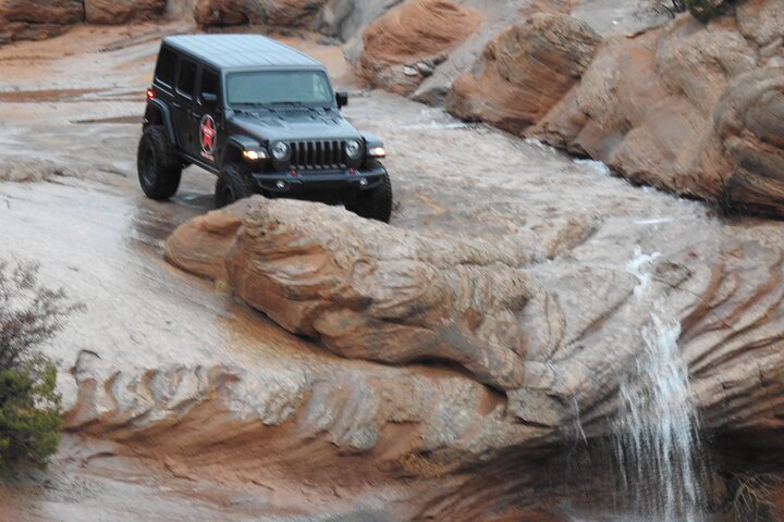 Experimente emocionantes passeios fora de estrada no icônico interior de rochas vermelhas de Moab com guias especializados, foto 6 | wizardtrip