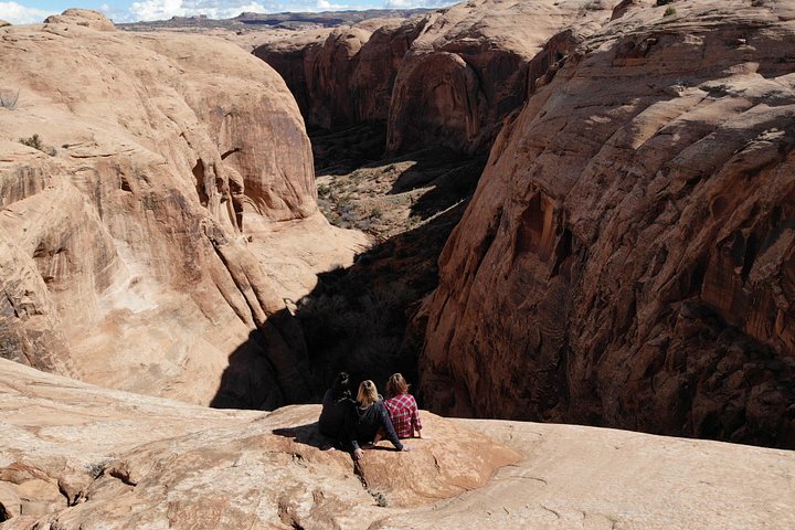 Experimente emocionantes passeios fora de estrada no icônico interior de rochas vermelhas de Moab com guias especializados, foto 8 | wizardtrip
