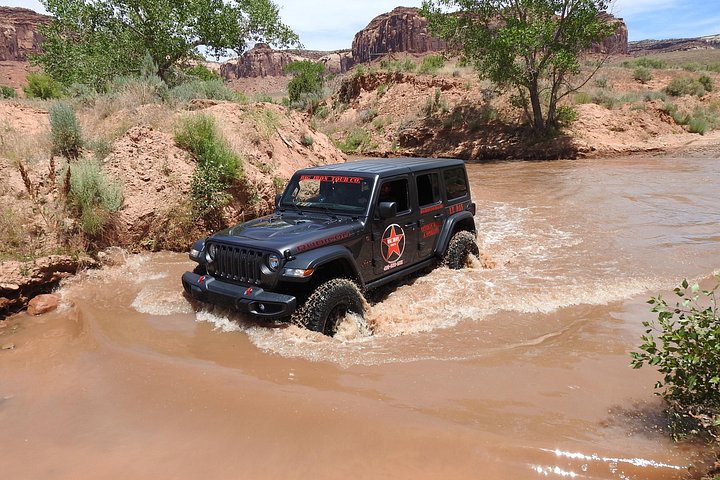 Experimente emocionantes passeios fora de estrada no icônico interior de rochas vermelhas de Moab com guias especializados, foto 12 | wizardtrip