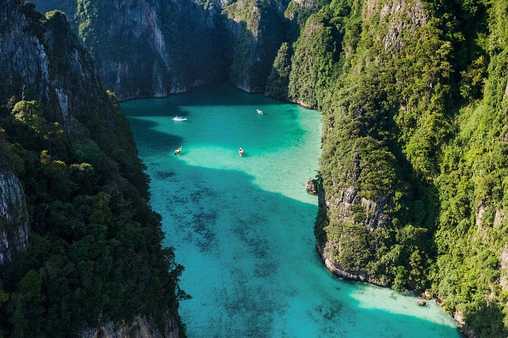 Excursion privée en bateau explorant les magnifiques îles Phi Phi à Phuket, Thaïlande, photo 15 | wizardtrip