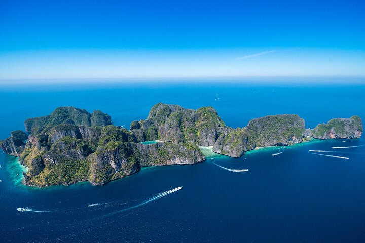 Excursion privée en bateau explorant les magnifiques îles Phi Phi à Phuket, Thaïlande, photo 16 | wizardtrip