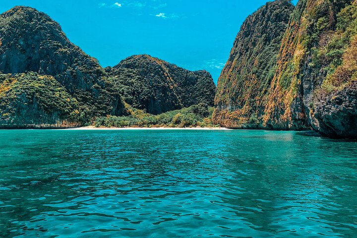 Excursion privée en bateau explorant les magnifiques îles Phi Phi à Phuket, Thaïlande, photo 17 | wizardtrip
