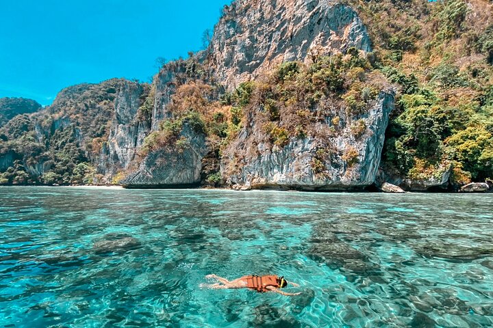 Excursion privée en bateau explorant les magnifiques îles Phi Phi à Phuket, Thaïlande, photo 18 | wizardtrip