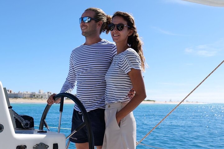 Goditi una crociera in catamarano di mezza giornata lungo la costa dell'isola di Sal, Capo Verde, con nuoto e snorkeling, foto 11 | wizardtrip