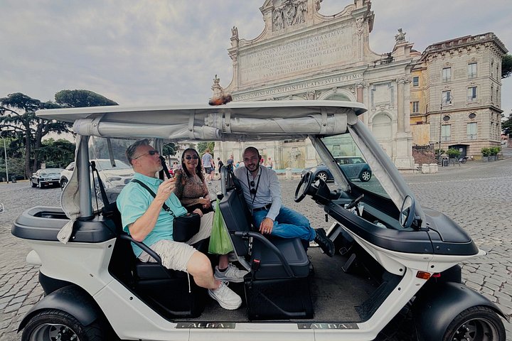 Privat golfbilstur i Roms historiska centrum, besök sevärdheter som Fontana di Trevi och Pantheon, foto 7 | wizardtrip