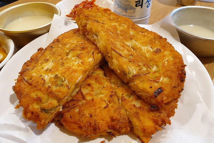 A guided food and drink tour through Seoul's hidden alleys and local markets, photo 12 | wizardtrip