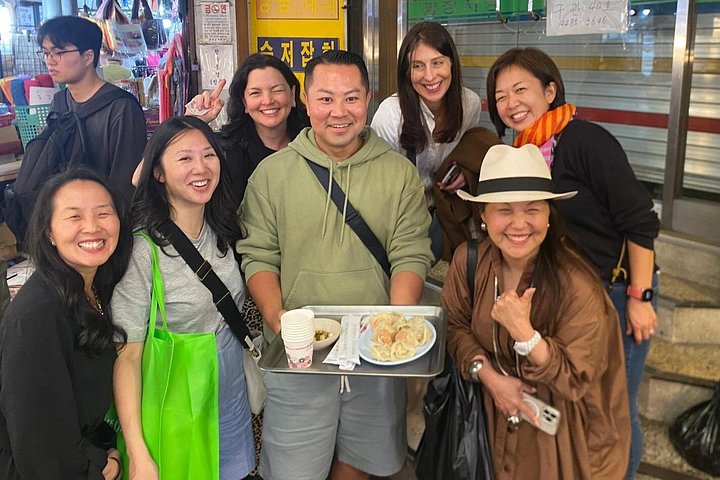 A guided food and drink tour through Seoul's hidden alleys and local markets, photo 20 | wizardtrip