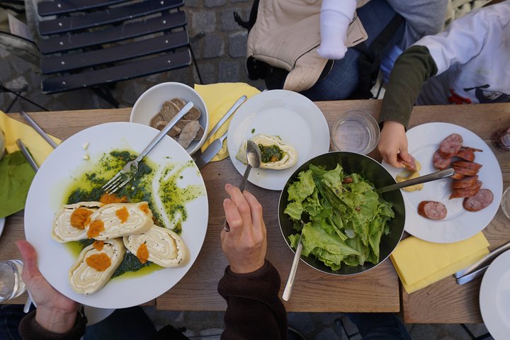 En guidet mad- og drikkevandring i Ljubljana, Slovenien, med smagsprøver på lokale delikatesser, foto 8 | wizardtrip