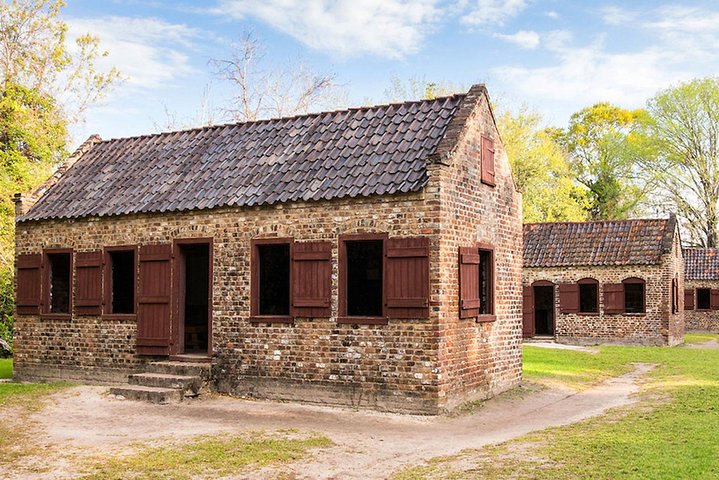 Explora la histórica Avenue of Oaks, jardines y cabañas de esclavos de Boone Hall Plantation en Charleston, foto 6 | wizardtrip