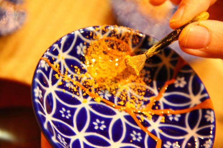 Atelier Kintsugi Authentique : L'Art de la Réparation Dorée à Tokyo | wizardtrip