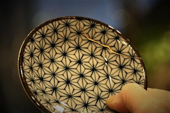 Experience traditional Japanese Kintsugi art in Tokyo, repairing pottery with golden joinery, photo 7 | wizardtrip