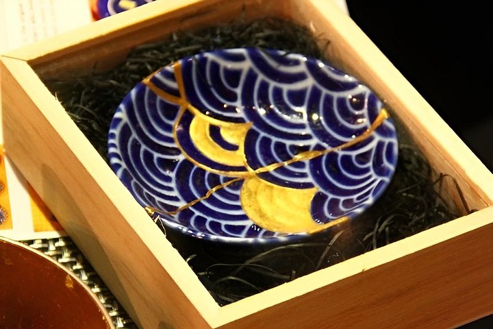 Experience traditional Japanese Kintsugi art in Tokyo, repairing pottery with golden joinery, photo 8 | wizardtrip