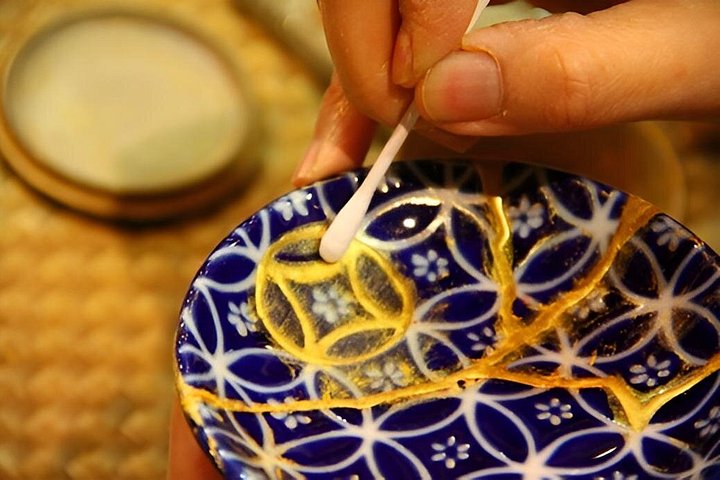 Experience traditional Japanese Kintsugi art in Tokyo, repairing pottery with golden joinery, photo 9 | wizardtrip