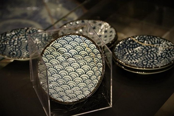 Experience traditional Japanese Kintsugi art in Tokyo, repairing pottery with golden joinery, photo 14 | wizardtrip