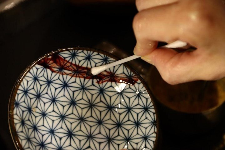 Experience traditional Japanese Kintsugi art in Tokyo, repairing pottery with golden joinery, photo 15 | wizardtrip
