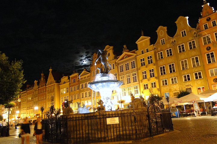 Experimenta la vida nocturna de Gdansk en un pub crawl lleno de diversión con bebidas, juegos y entrada a discoteca, foto 6 | wizardtrip